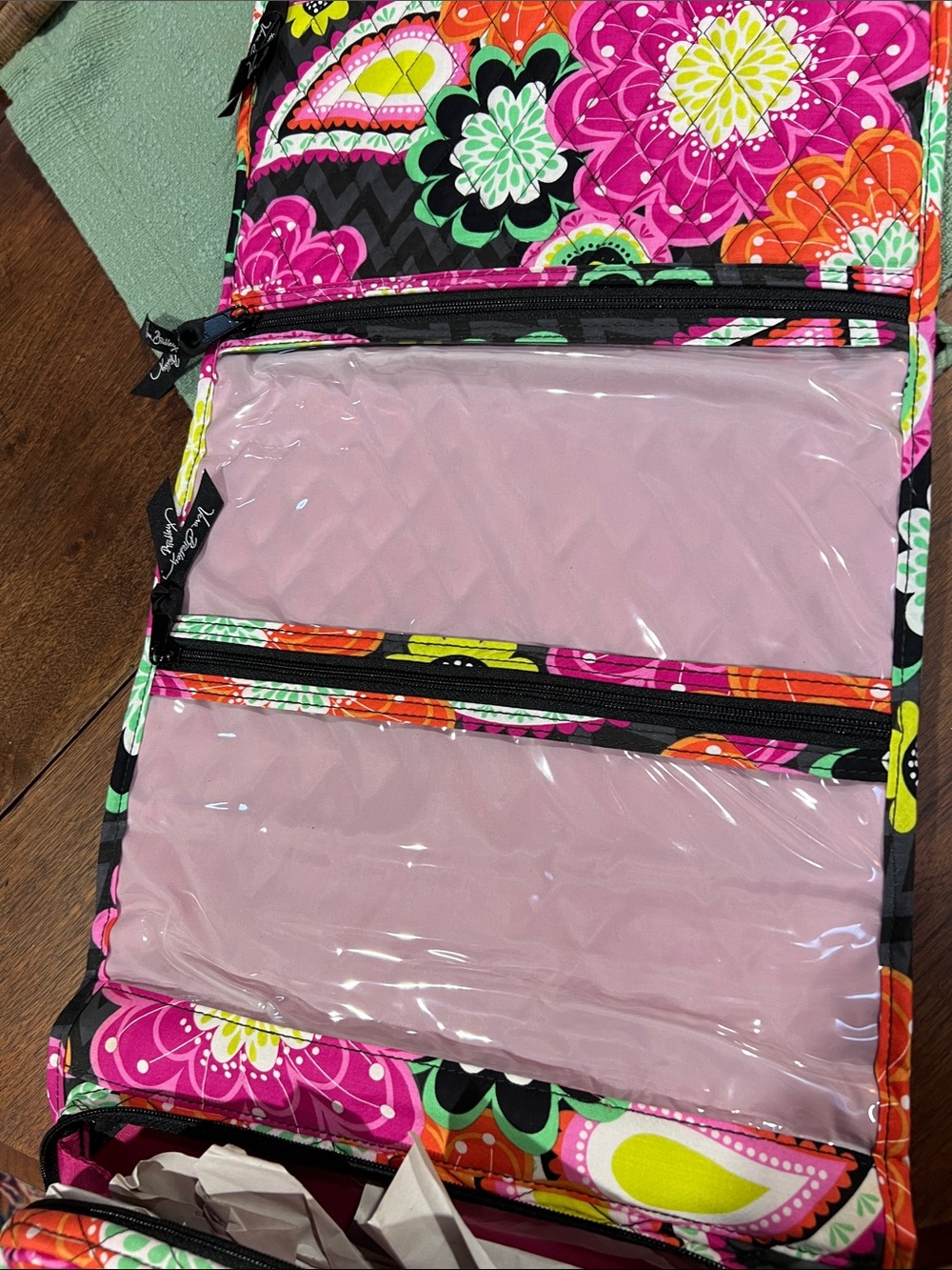 NWT Vera Bradley Hanging Cosmetic Bag in Retired Ziggy Zinnia Pattern - Picture 6 of 8